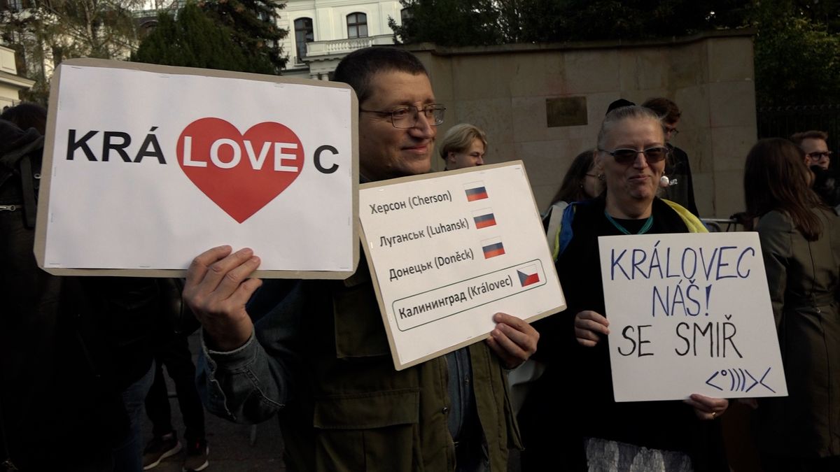 Před ruským velvyslanectvím v Praze se „rozhodlo“ o připojení Královce k Česku